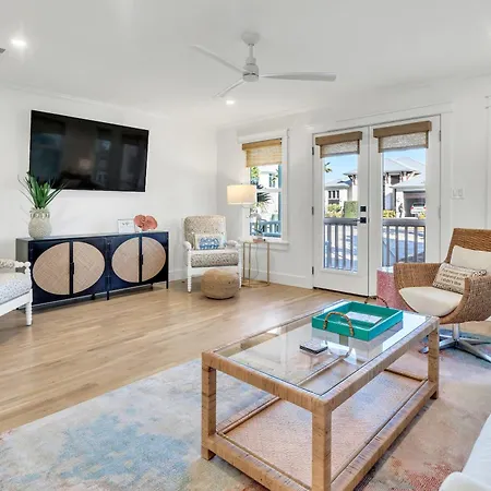 Little Wing Just Renovated 3 Bedroom 3 Ba 3 Bikes Pool Sleeps 6